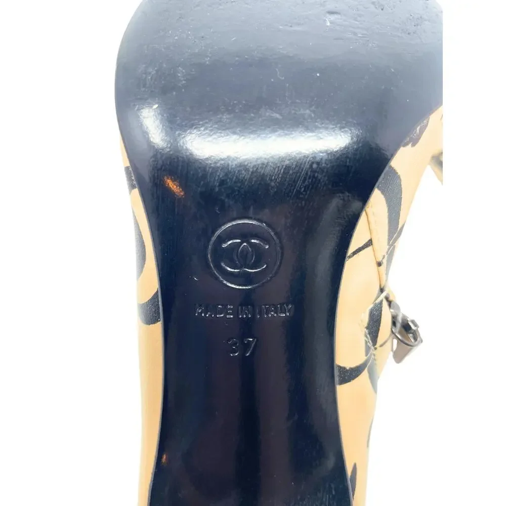 Chanel Ankle Boots Heels Beige Black Leather CC Logo Pointed Cap Toe F/W 2000 37